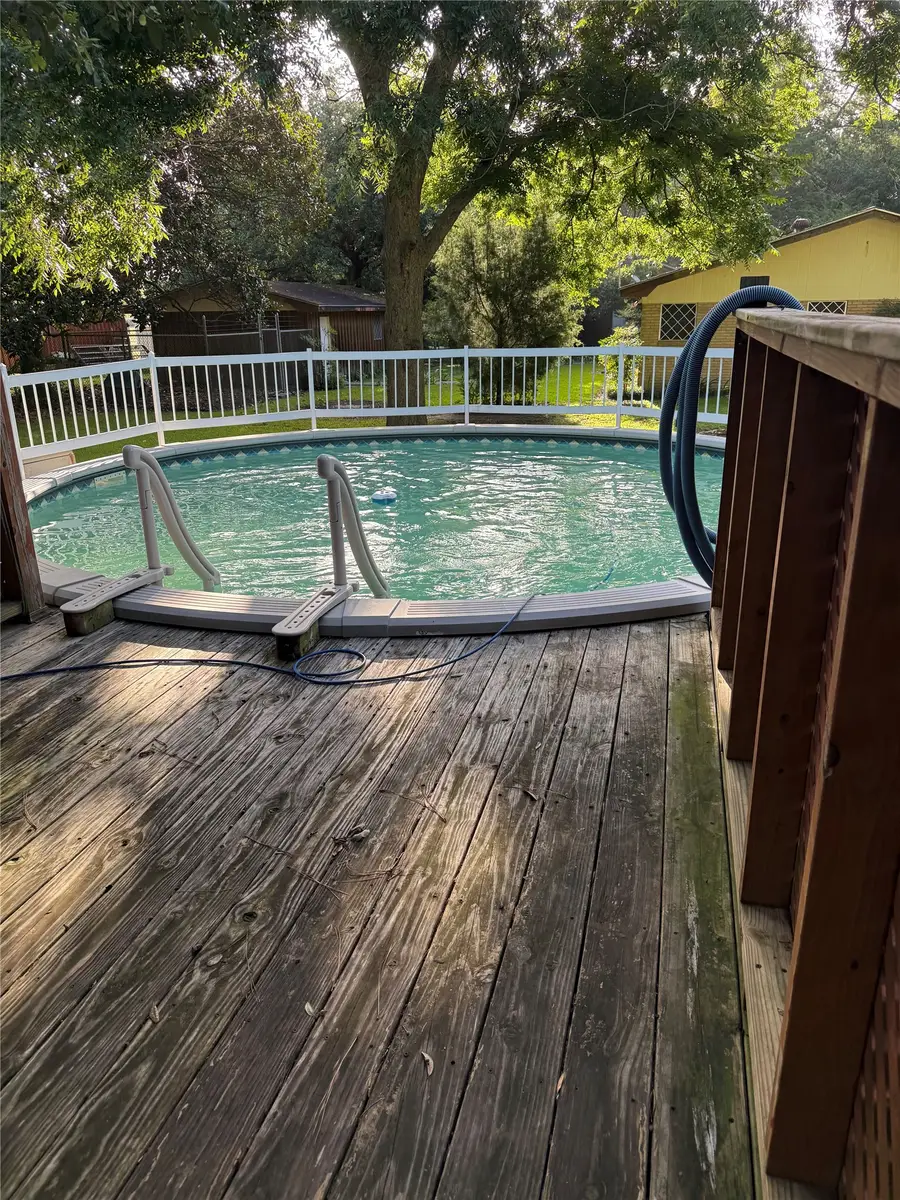 307 E Oak Avenue, Winnie, TX 77665 - #2