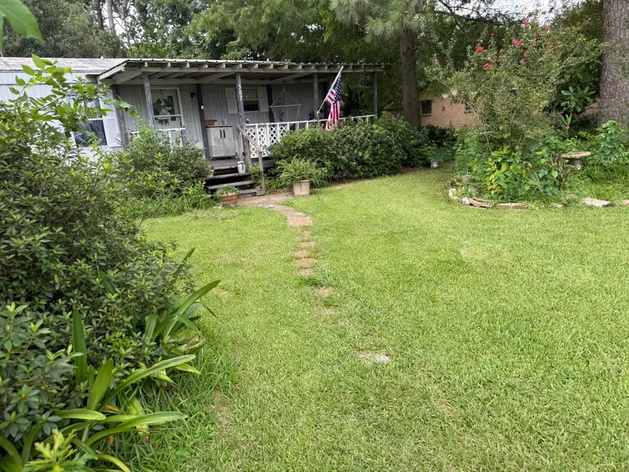 307 E Oak Avenue, Winnie, TX 77665 - #3