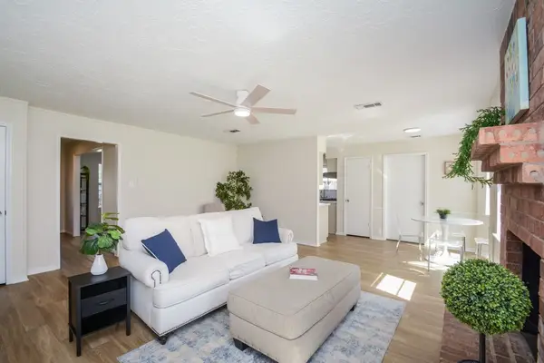 10427 Huntington Crest Drive, Houston, TX 77099