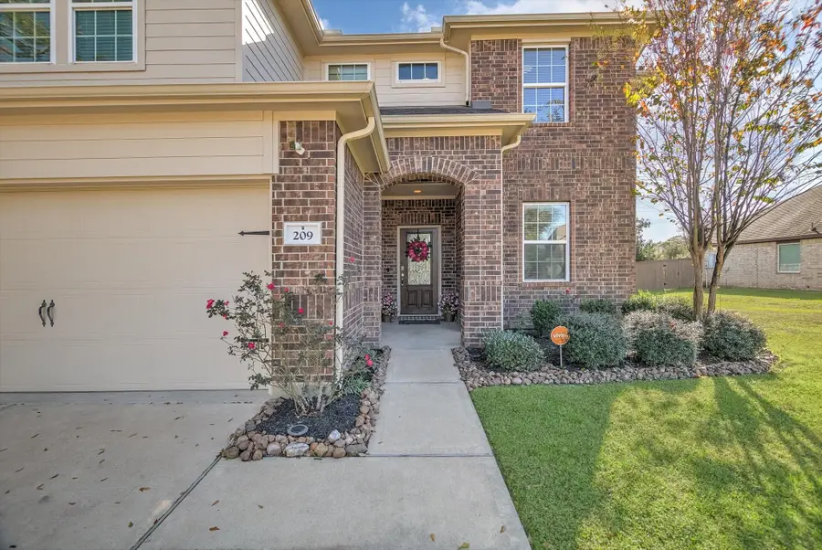 209 Meadow Ridge Way, Clute, TX 77531 - #3