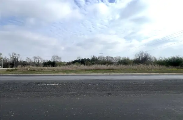 44 East Avenue, Schulenburg, TX 78956