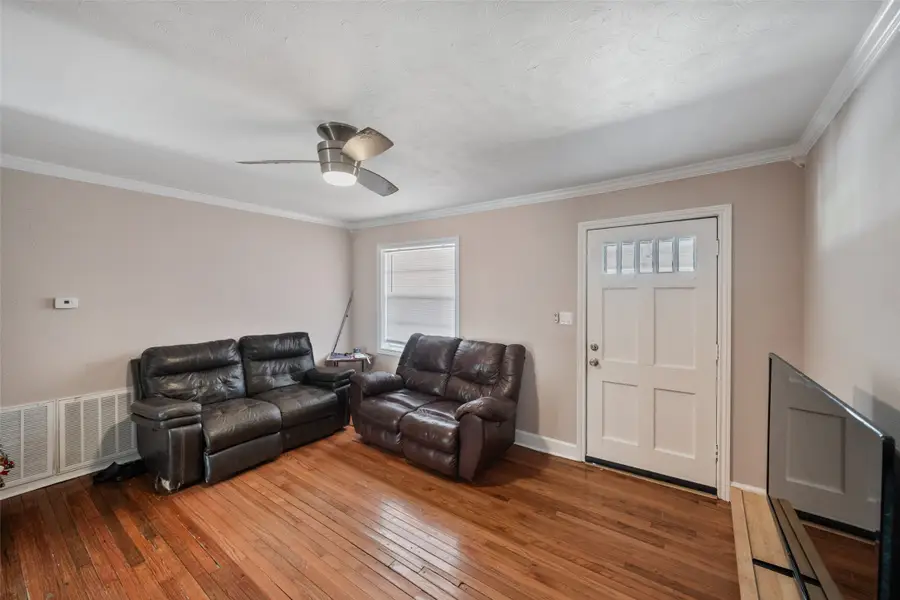 429 19th Avenue N, Texas City, TX 77590 - #3