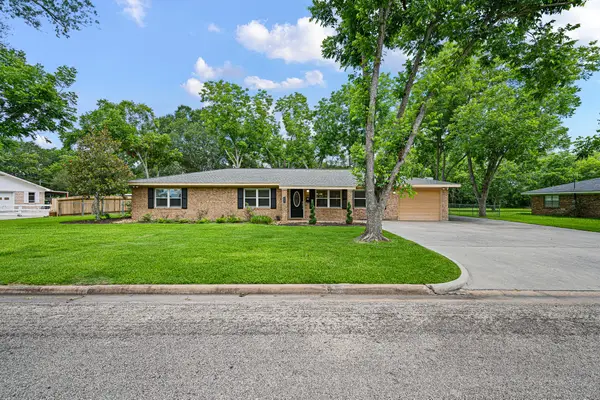 411 E Norris Street, El Campo, TX 77437