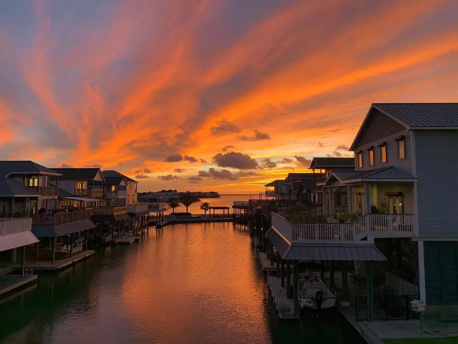 422 Windward Way, Tiki Island, TX 77554 - #2