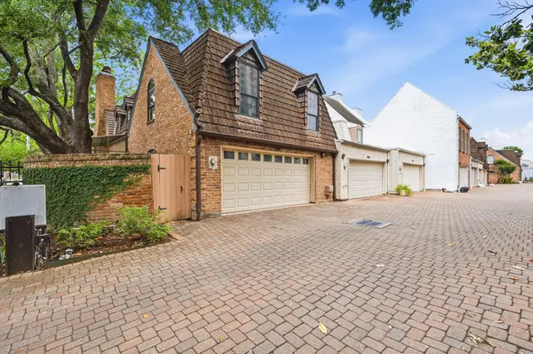 5382 Brownway Street #D39, Houston, TX 77056