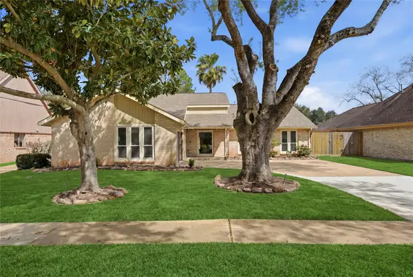 2927 S Blue Meadow Circle, Sugar Land, TX 77479