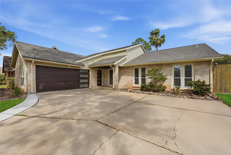 2927 S Blue Meadow Circle, Sugar Land, TX 77479 - #2