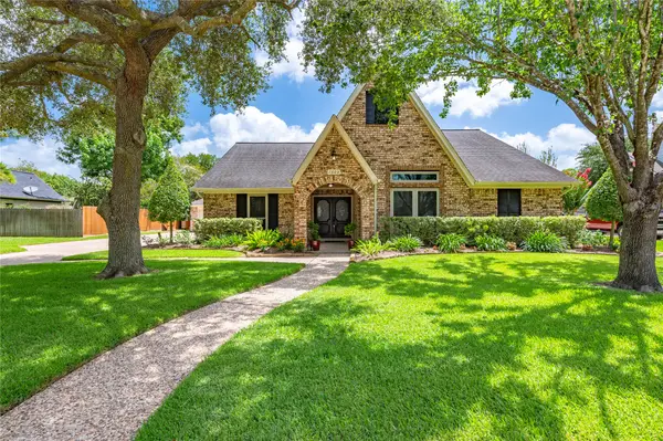 1603 White Wing Circle, Friendswood, TX 77546
