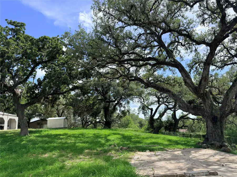 911 Moss Lane, Cuero, TX 77954 - #2