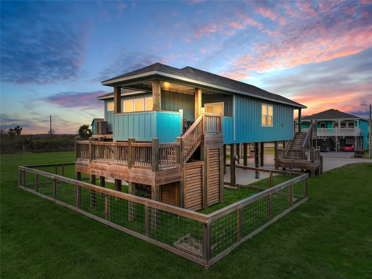 985 B Gulf Road, Crystal Beach, TX 77650 - Image #1