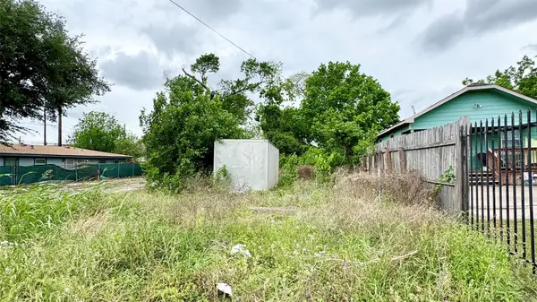 7309 N Main Street, Houston, TX 77022