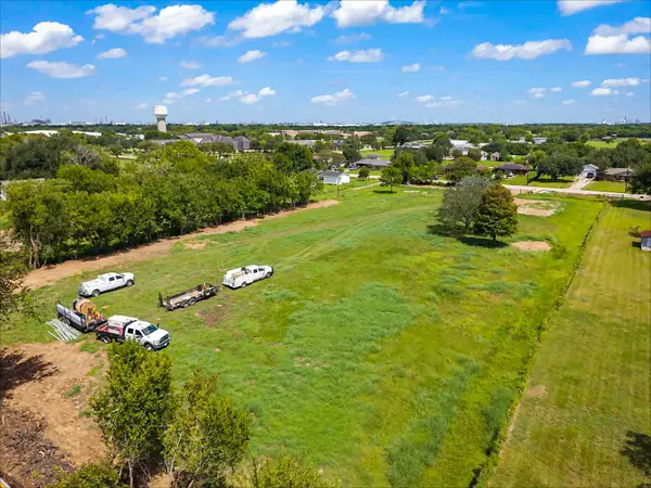 1930 Lomax School Road, La Porte, TX 77571