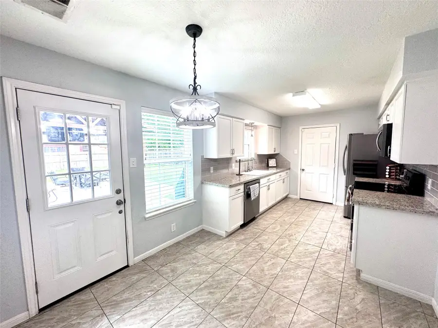 2809 La Mesa Street, Bay City, TX 77414 - #3