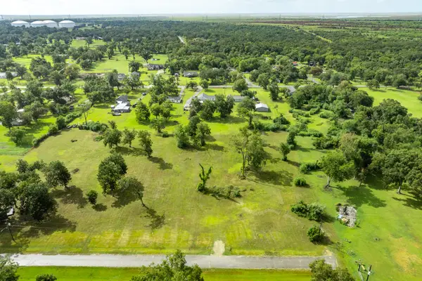 329 Harrison Lane, Jones Creek, TX 77541