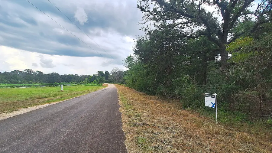 1014 Beaver Lake Drive, Caldwell, TX 77836 - Image #2