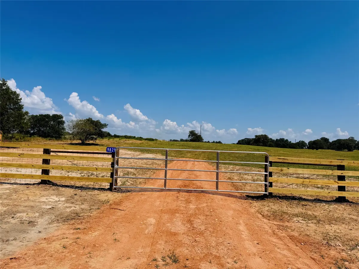 9829 W Us 90, Schulenburg, TX 78956 - #1