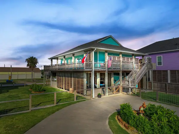 867 Townsend Drive, Crystal Beach, TX 77650