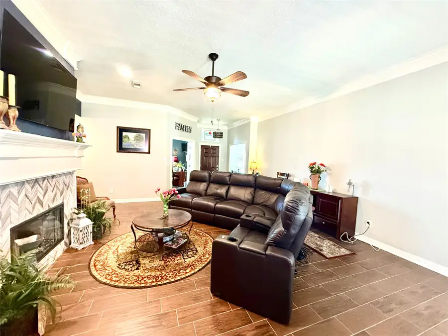 110 Portulaca Street, Lake Jackson, TX 77566 - #2