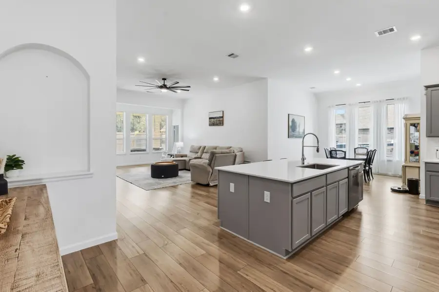 15418 Kings Lake Court, Monterey Belvieu, TX 77523 - Image #3