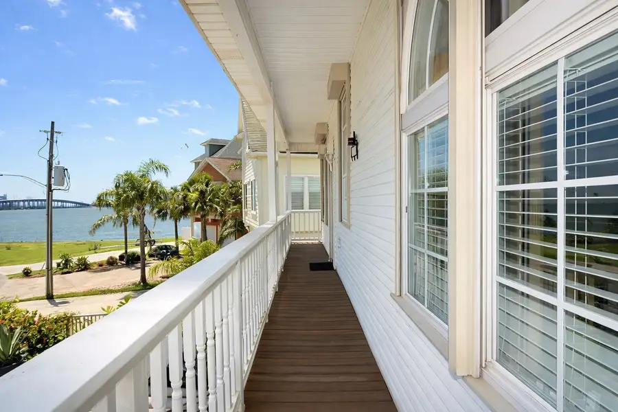 431 Hana Drive, Tiki Island, TX 77554 - #2