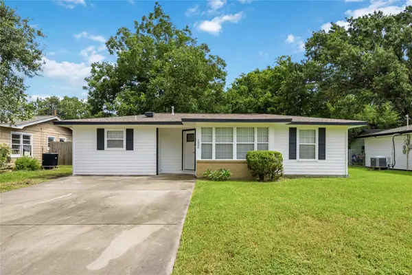 1530 15th Avenue N, Texas City, TX 77590