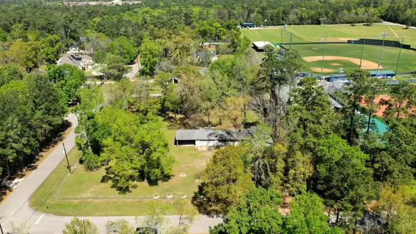 2424 Meadow Road, Conroe, TX 77384