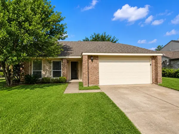 325 Old Course Drive, Friendswood, TX 77546