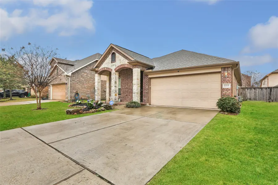 6715 Hunters Trace Lane, Baytown, TX 77521 - #2