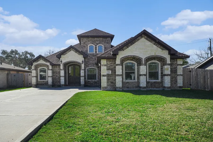 714 S Kansas Street, La Porte, TX 77571 - #2