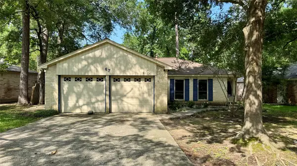 67 E White Willow Circle, The Woodlands, TX 77381