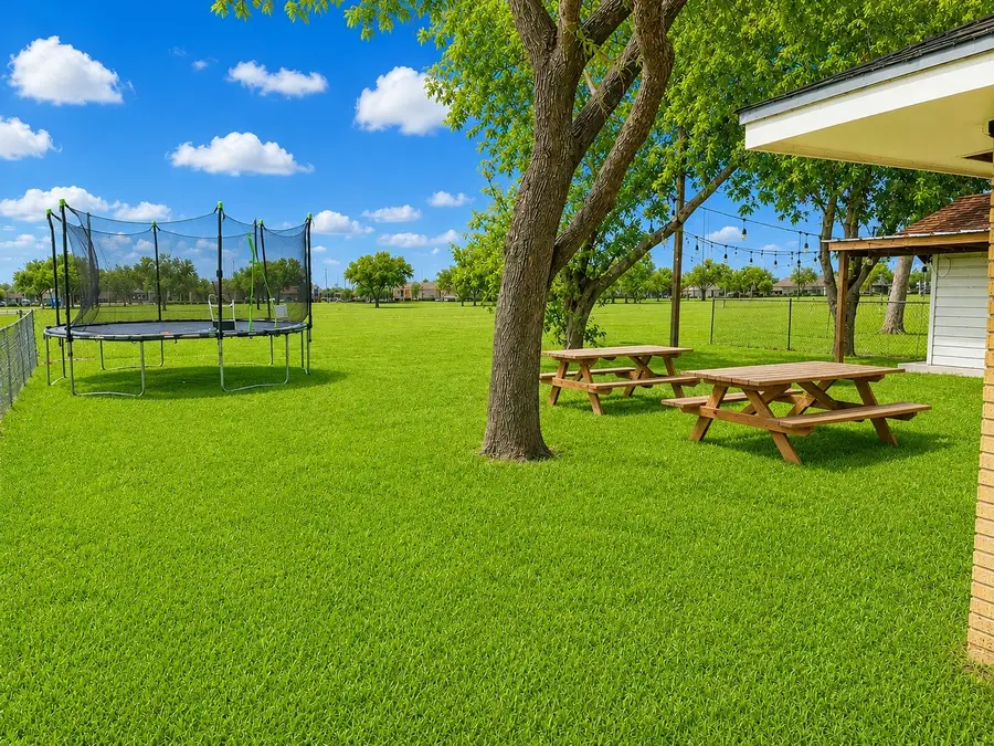 116 Oleander Street, Lake Jackson, TX 77566 - #2
