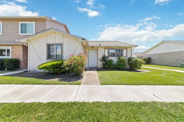 6517 S Briar Bayou Drive, Houston, TX 77072