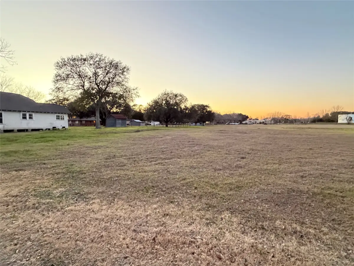 0000 S 1st, Wallis, TX 77485 - #1