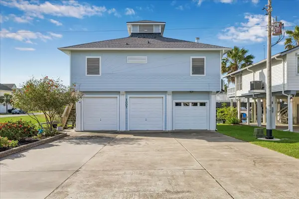 1007 Tiki Drive, Tiki Island, TX 77554