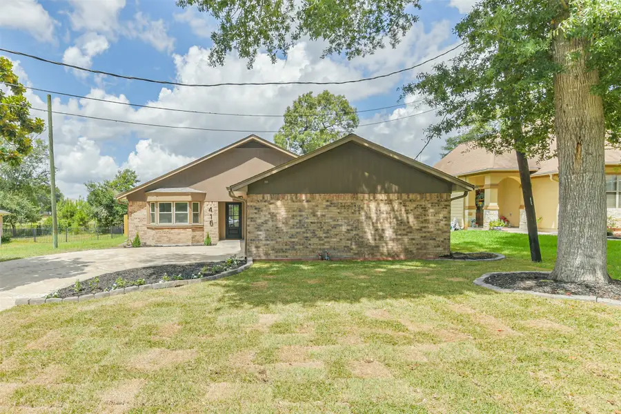 416 Rolling Hills Drive, Panorama Village, TX 77304 - #2