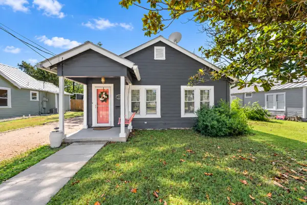 605 N Robinson Avenue, Kerrville, TX 78028