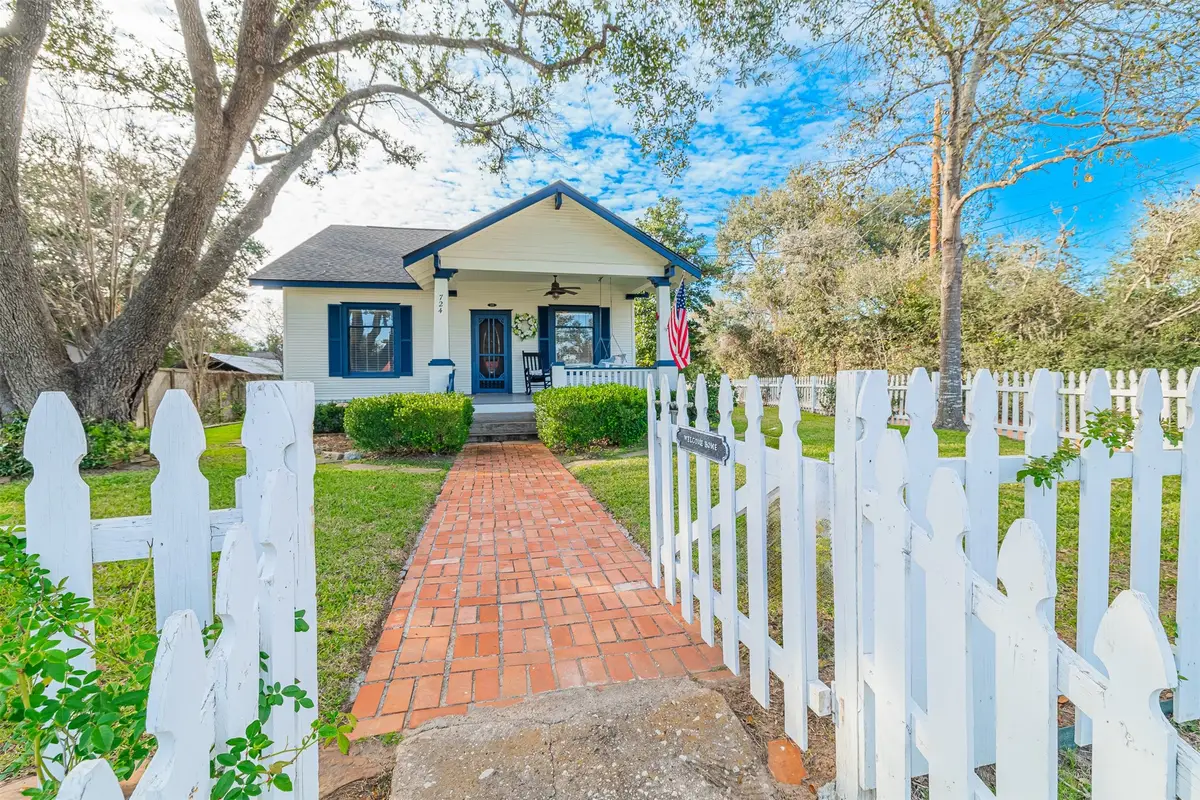 724 S Tesch Street, Bellville, TX 77418 - #1