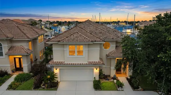 411 Harborside Way, Kemah, TX 77565