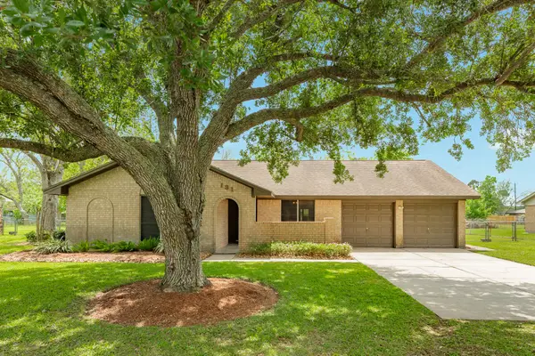 131 Singleton Street, Jones Creek, TX 77541