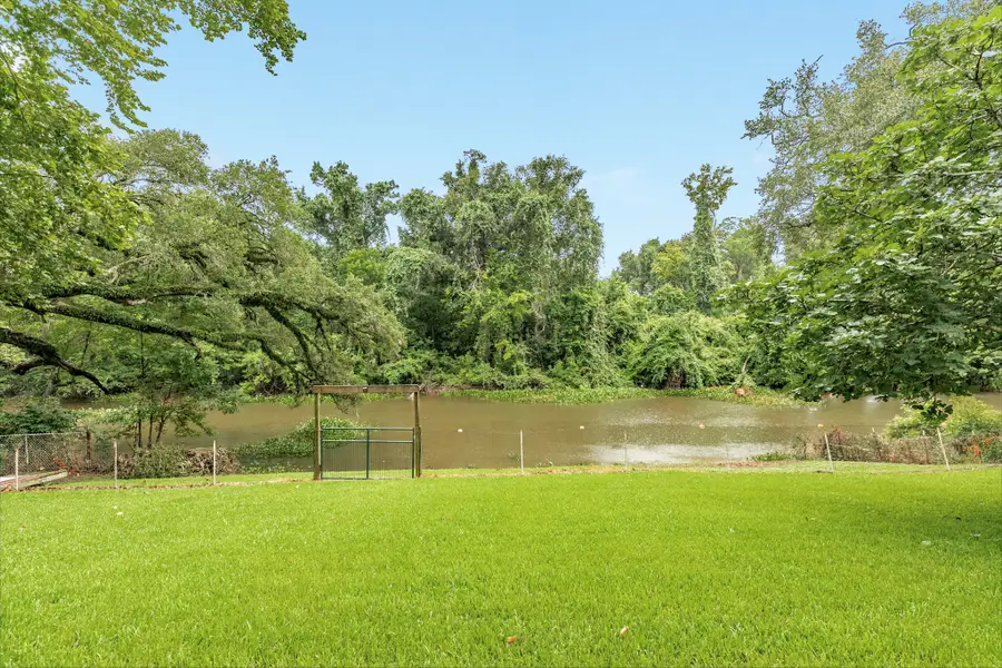 303 Southern Oaks Dr, Lake Jackson, TX 77566 - #3