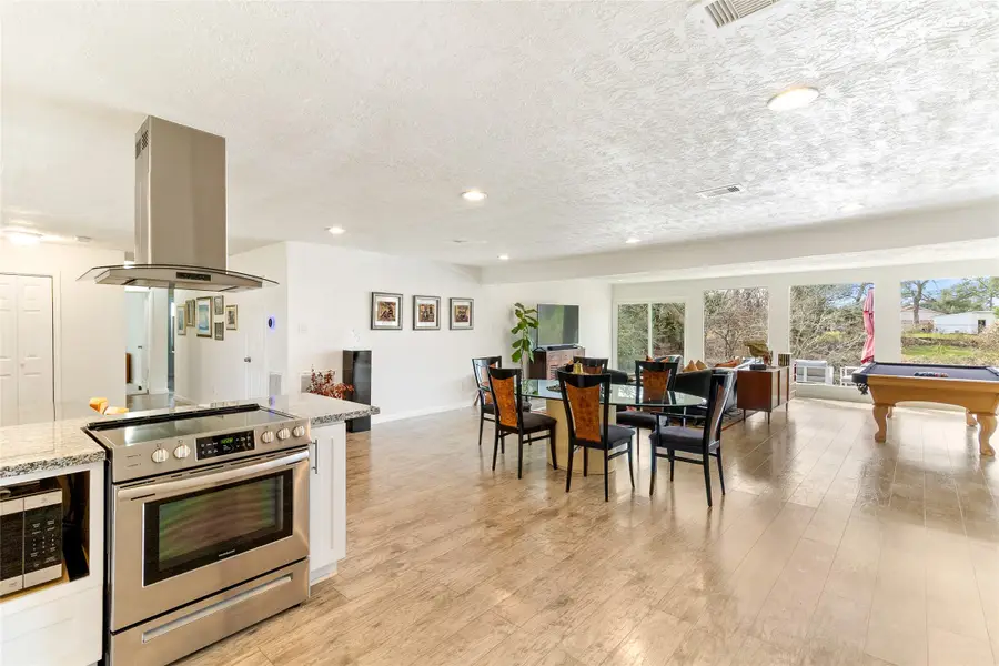 201 Southern Oaks Drive, Lake Jackson, TX 77566 - #3