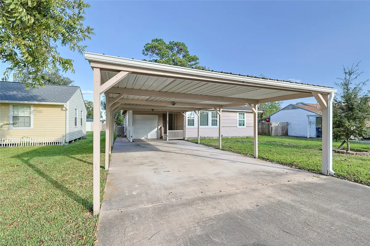 207 Farrer Street, Angleton, TX 77515 - Image #1