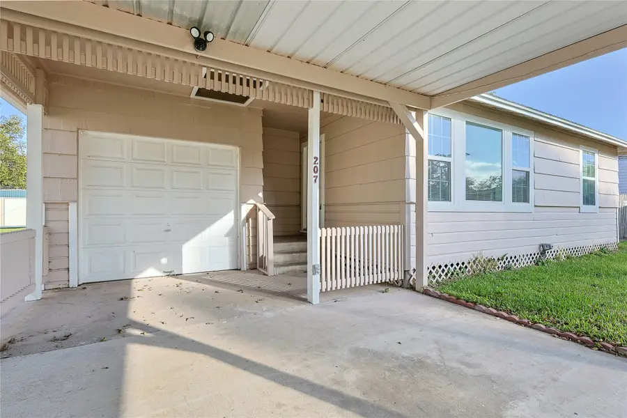 207 Farrer Street, Angleton, TX 77515 - Image #3