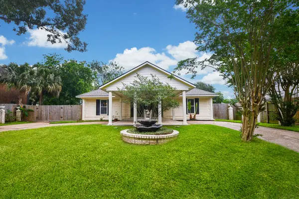 1606 W Chelsea Place, El Lago, TX 77586