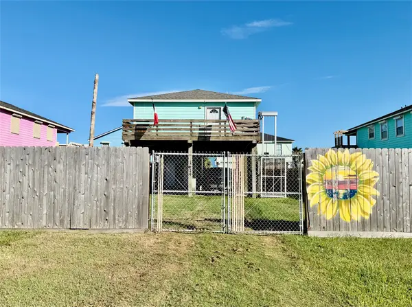 1814 Blue Water Highway, Surfside Beach, TX 77541