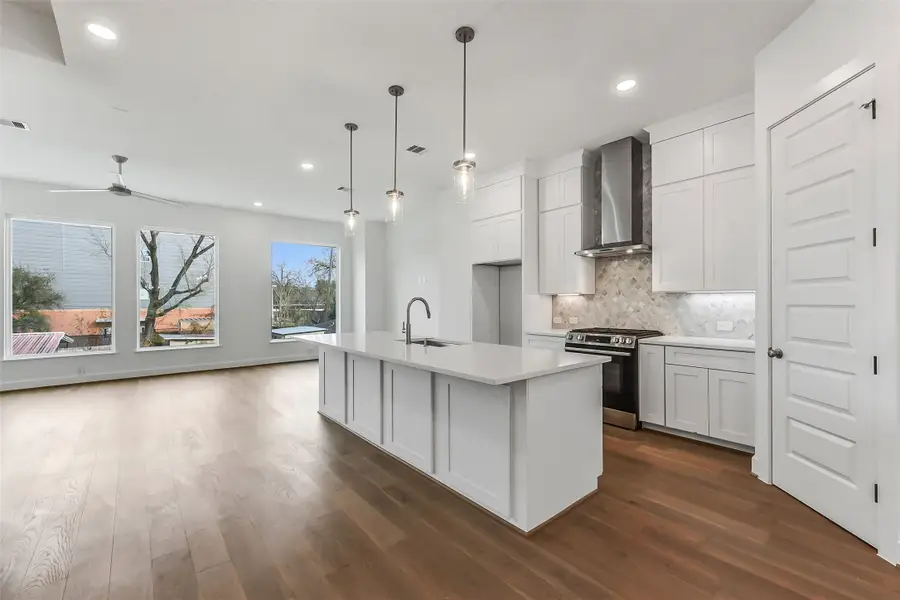 806 Fisher Street #G, Houston, TX 77018 - #3