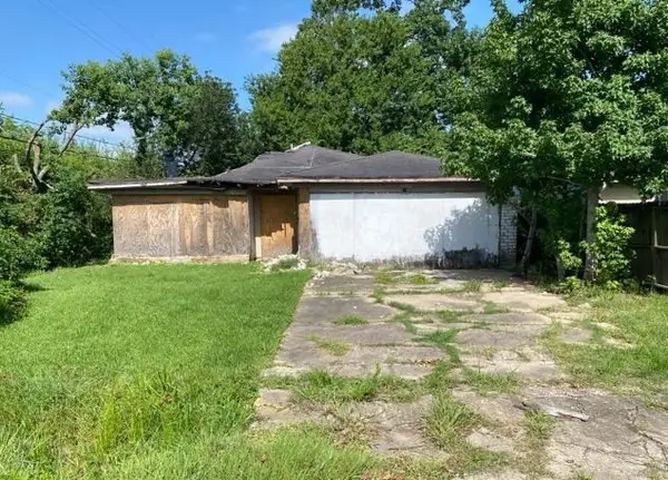 11203 Gardentree Drive, Houston, TX 77044