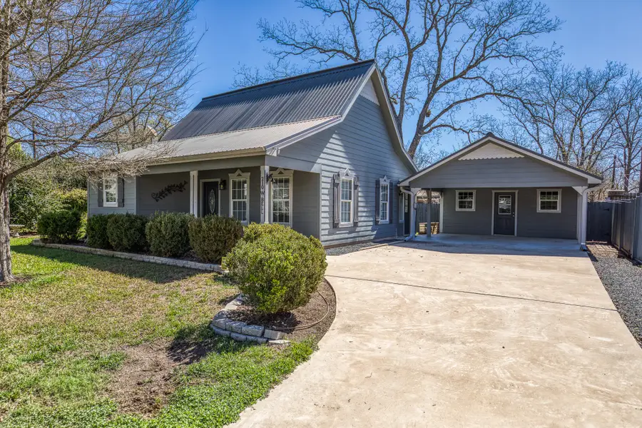 210 W Bell Street, Fayetteville, TX 78940 - #2