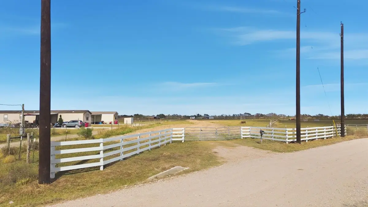 11330 Barak Road, Guy, TX 77444 - Image #1