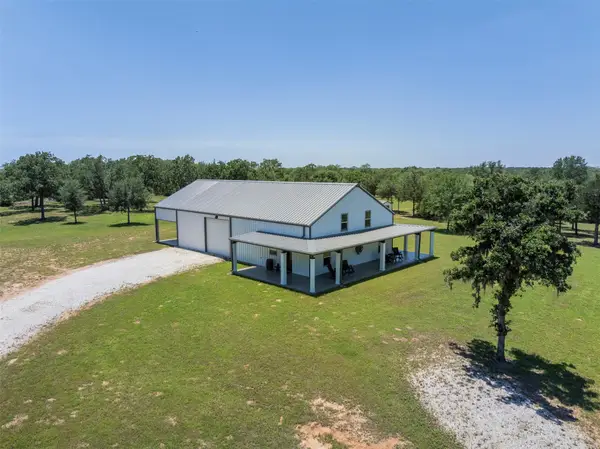 2215 Oakridge Road, Weimar, TX 78962